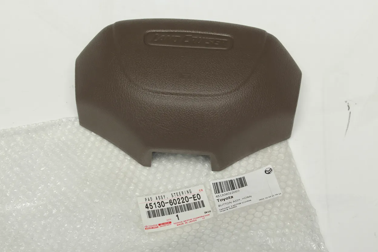 BUTTON ASSY, HORN, Toyota 4513060220E0