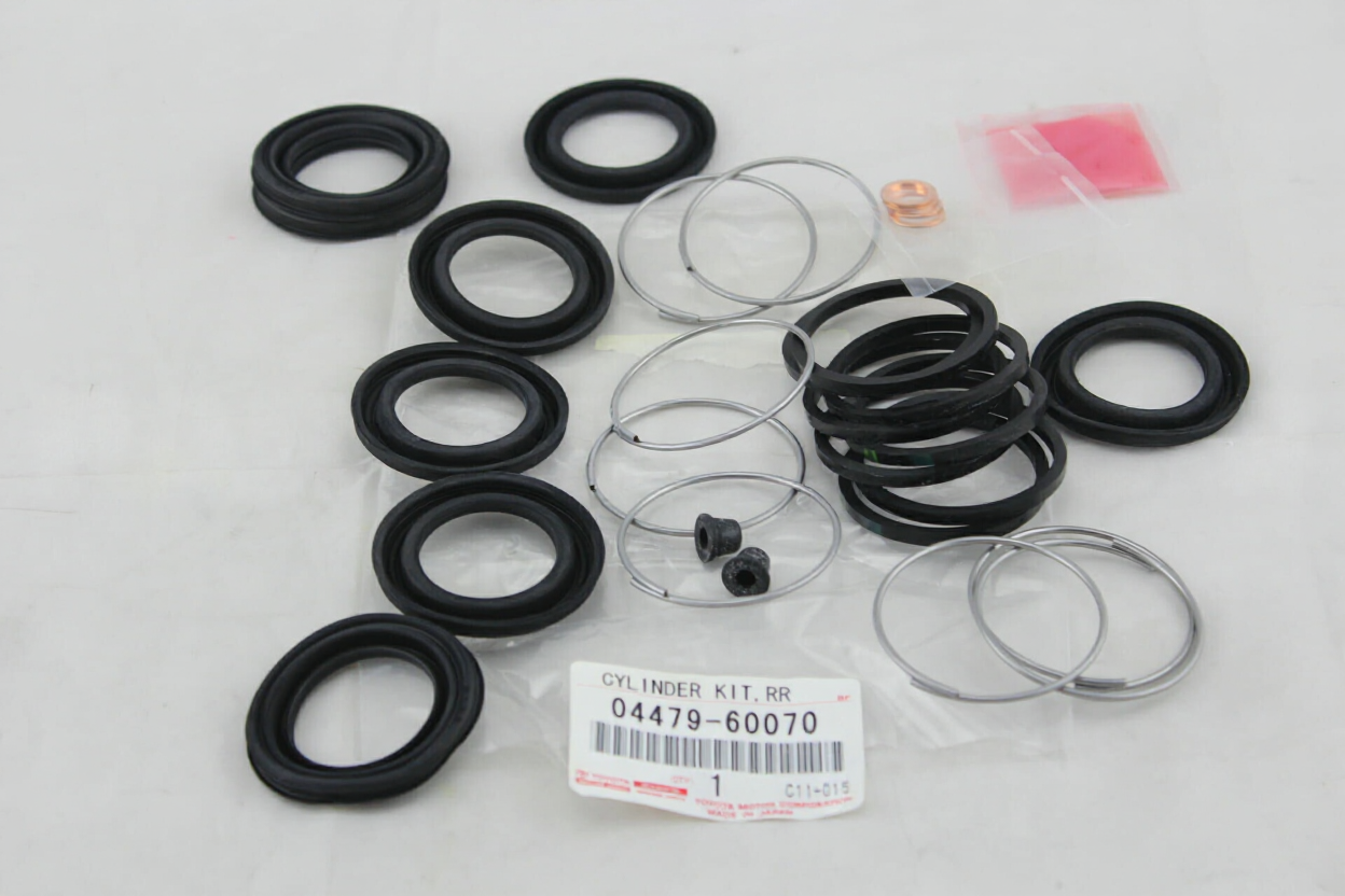 CYLINDER KIT, DISC BRAKE, FRONT, Toyota 0447960070
