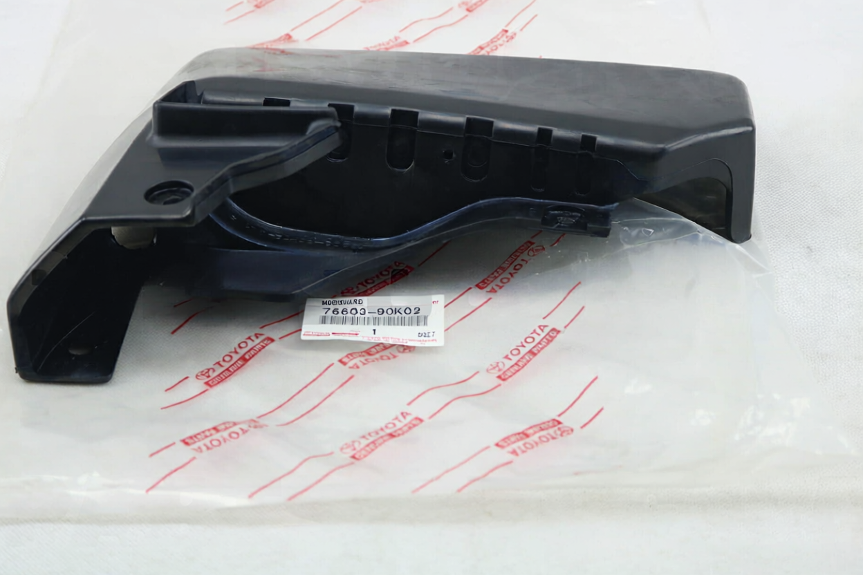 MUDGUARD SUB-ASSY, FRONT FENDER, RH: 7660390K02