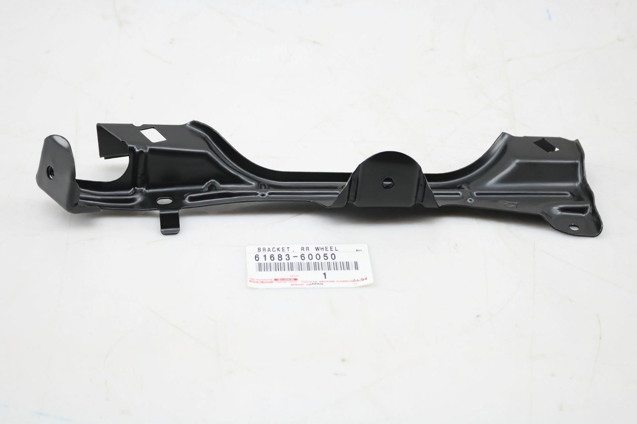 BRACKET, REAR WHEEL OPENING, NO.1 RH: 6168360050