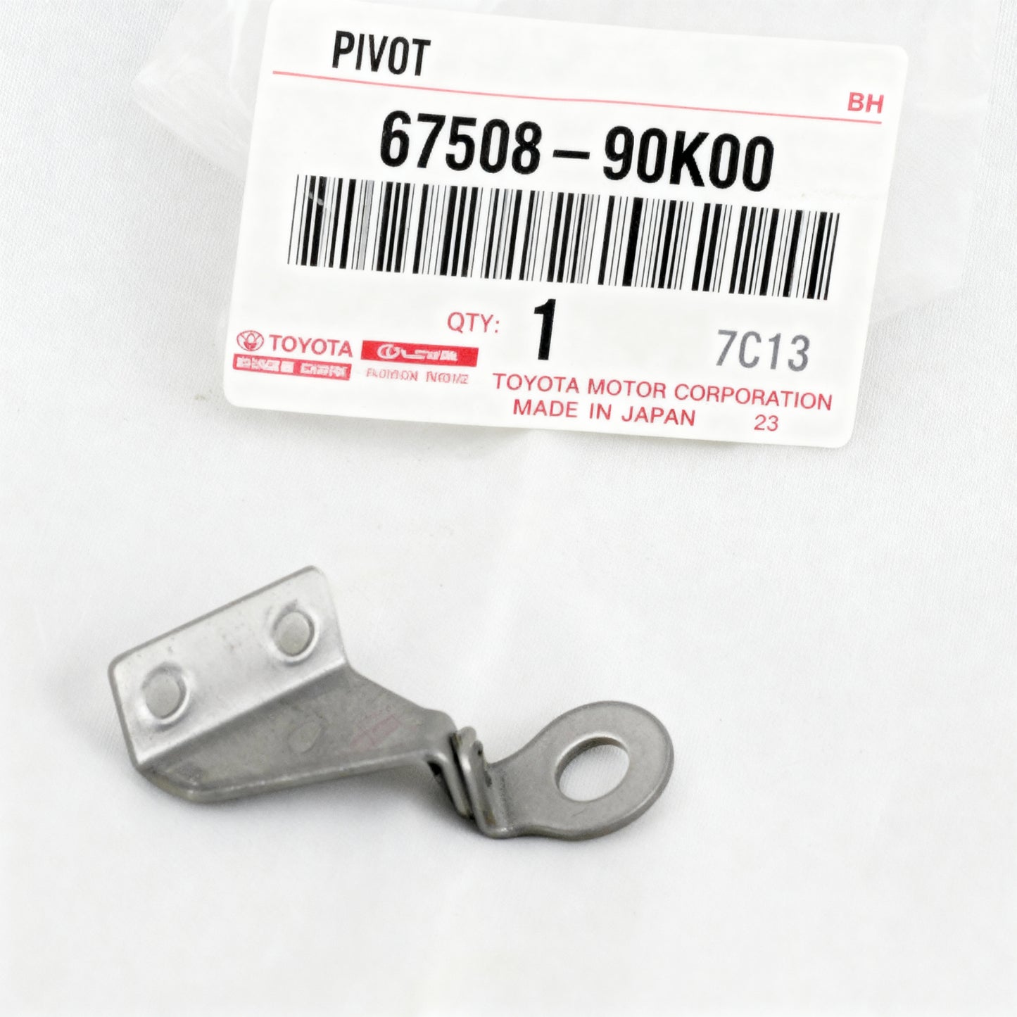 PIVOT SUB-ASSY, VENT WINDOW, UPPER LH: 6750890K00