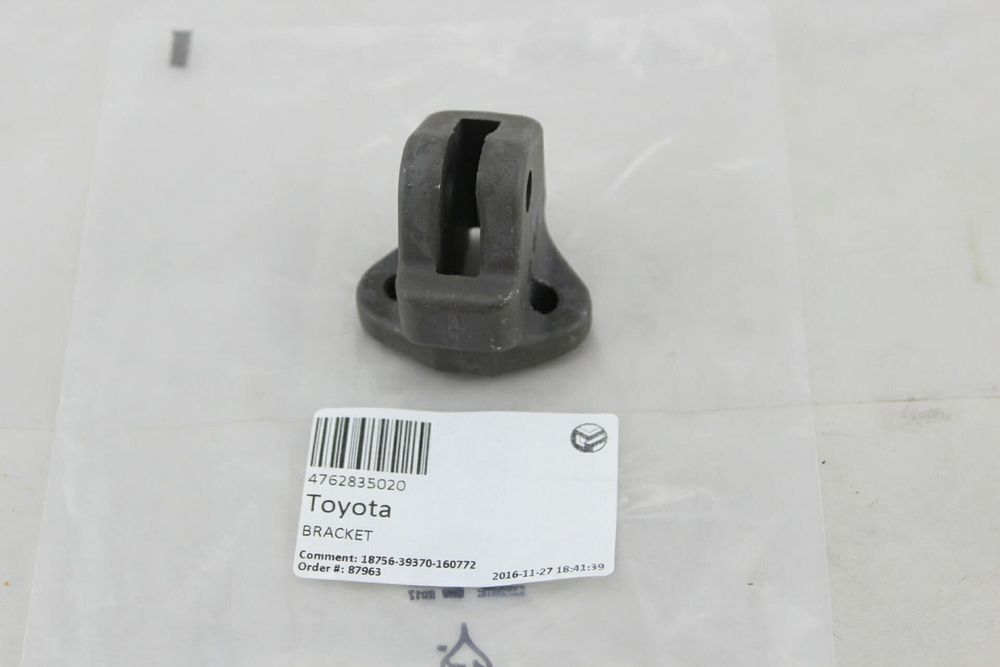 BRACKET, REAR BRAKE BELLCRANK, RH/LH, Toyota 4762835020