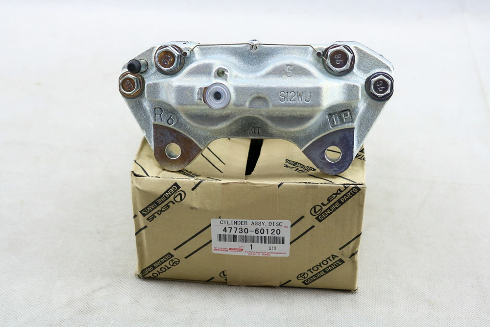 CYLINDER ASSY, FRONT DISC BRAKE, RH, Toyota 4773060120