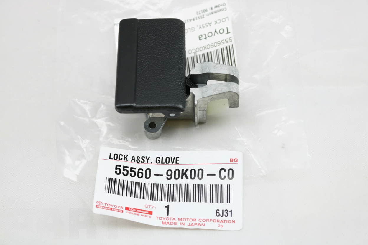 LOCK ASSY, GLOVE COMPARTMENT DOOR: 5556090K00C0