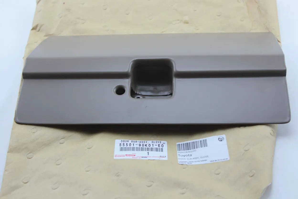 DOOR SUB-ASSY, GLOVE COMPARTMENT : 5550190K01E0