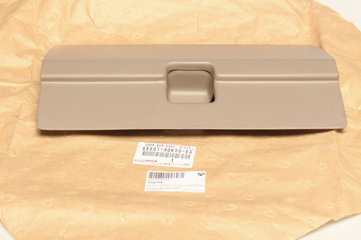 DOOR SUB-ASSY, GLOVE COMPARTMENT : 5550190K00E0