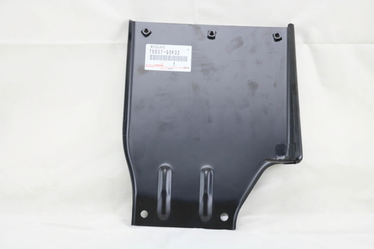 BRACKET, REAR BODY MUDGUARD, RH : 7660790K02