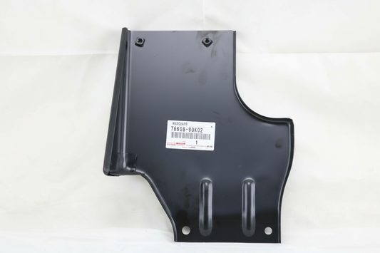 BRACKET, REAR BODY MUDGUARD, LH : 7660890K02