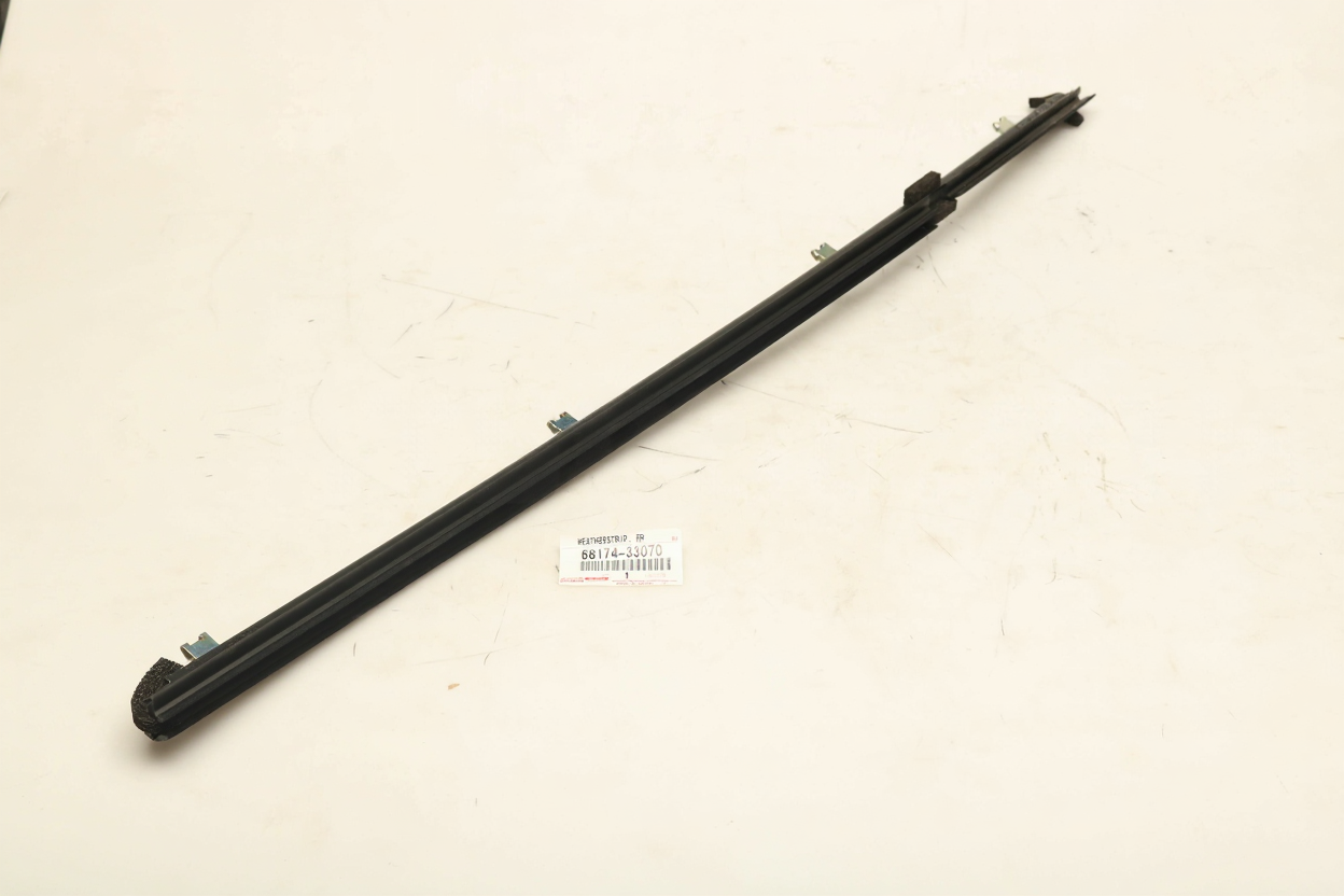 WEATHERSTRIP ASSY, REAR DOOR GLASS, INNER: 6817433070