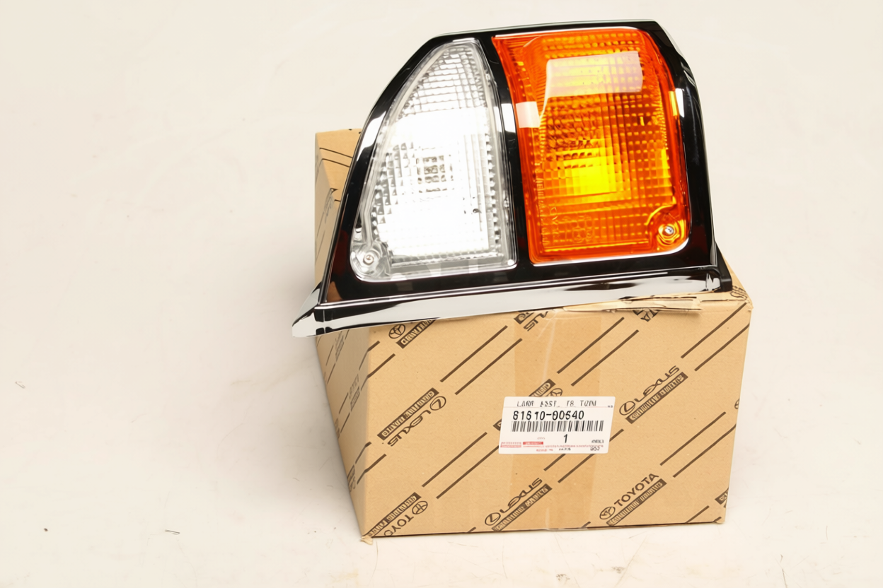 LAMP ASSY, FRONT TURN SIGNAL, RH , Part number: 8151060540