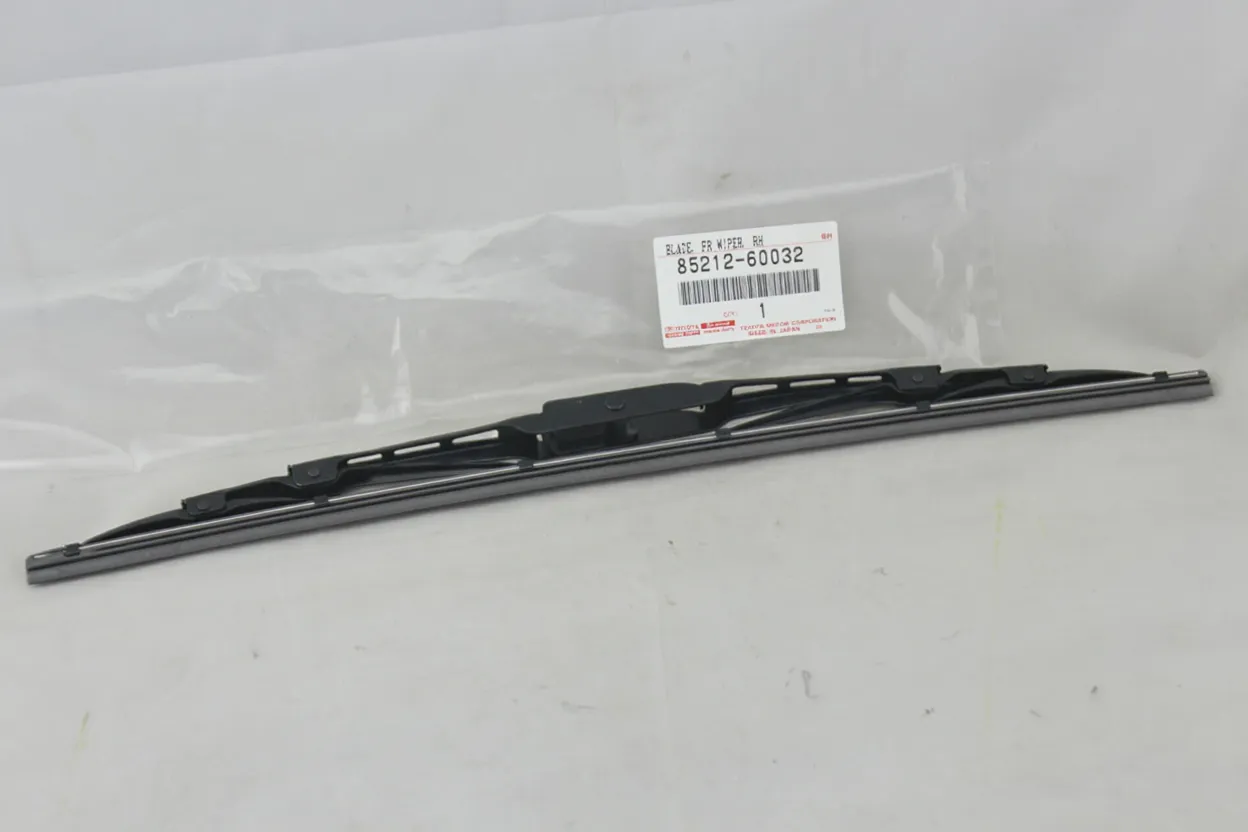 BLADE ASSY, WINDSHIELD WIPER , Part number: 8521260032