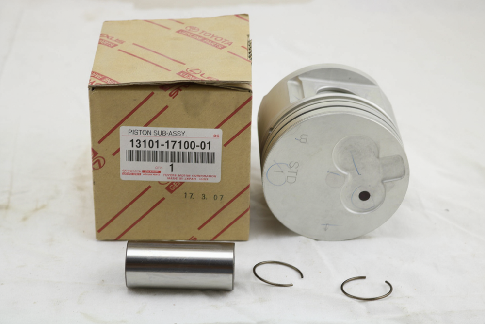 PISTON SUB-ASSY, W/PIN : 131011710001